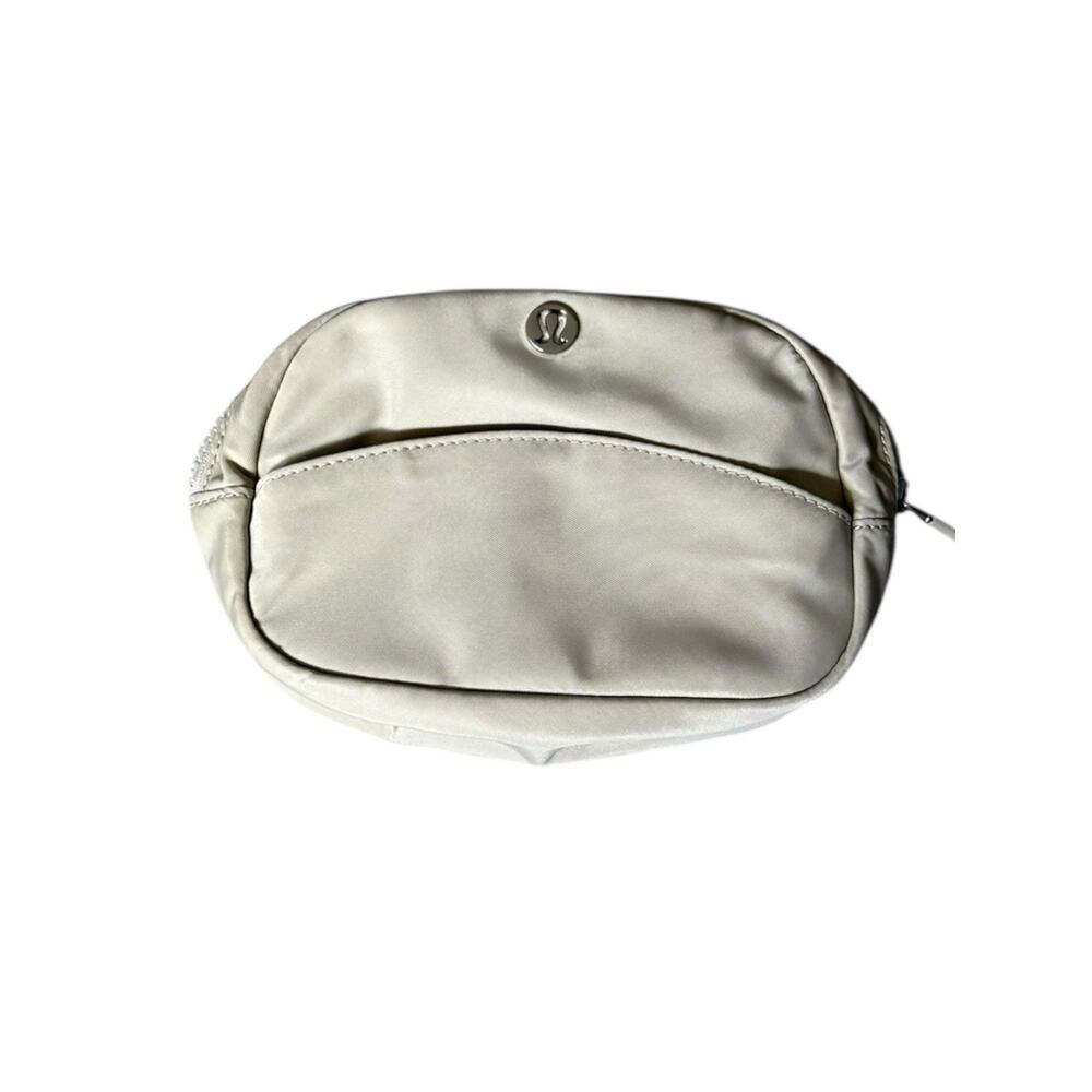 NWOT lululemon city essentials pouch 2L Raw Line